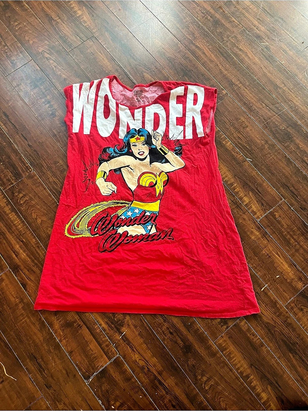 DC Comics Wonder Woman Graphic Tee in Red & White